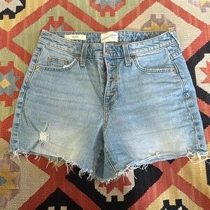 Universal Thread denim shorts! Size 2 or waist 26. Frayed edges and buttons.